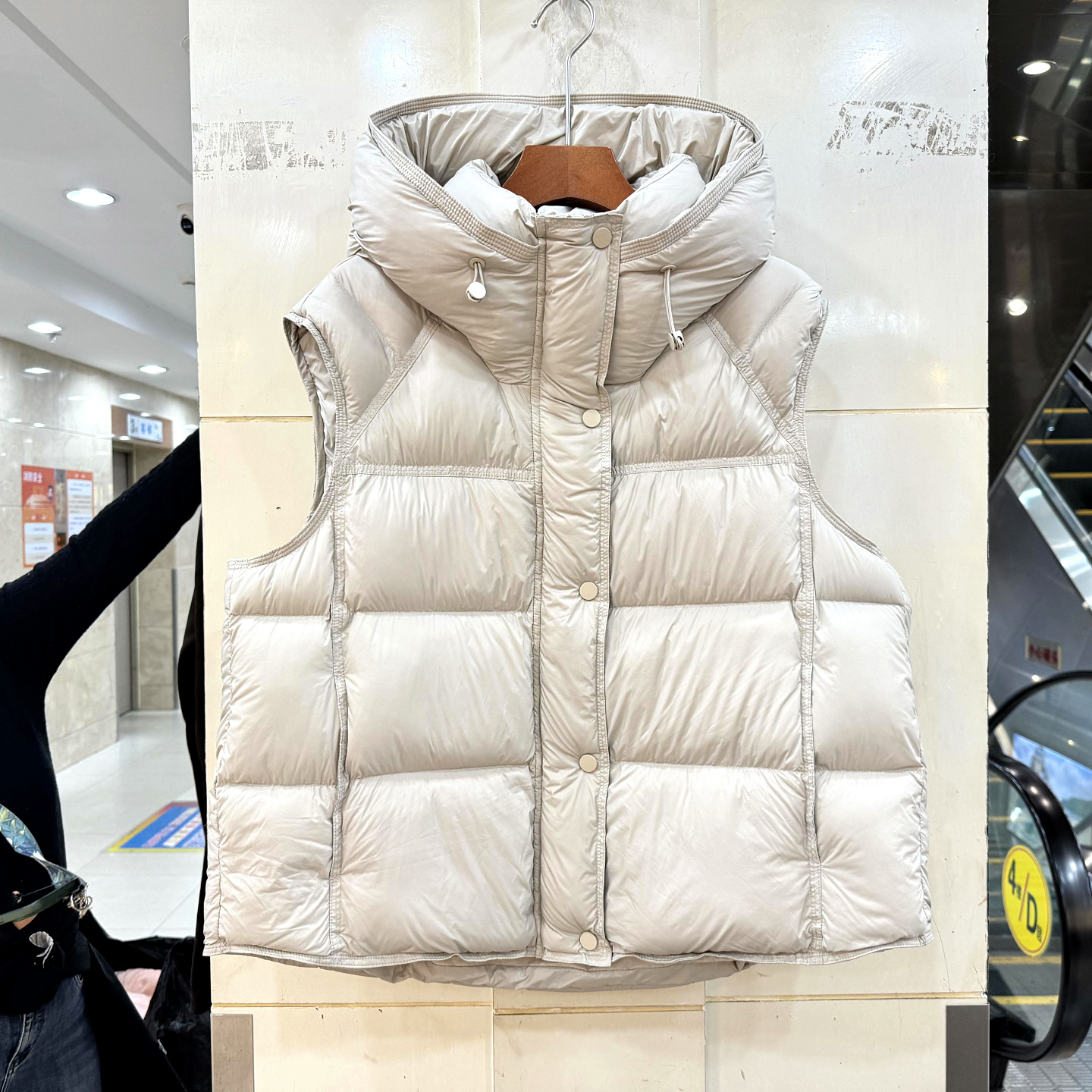 2N8502连帽休闲羽绒马甲外套