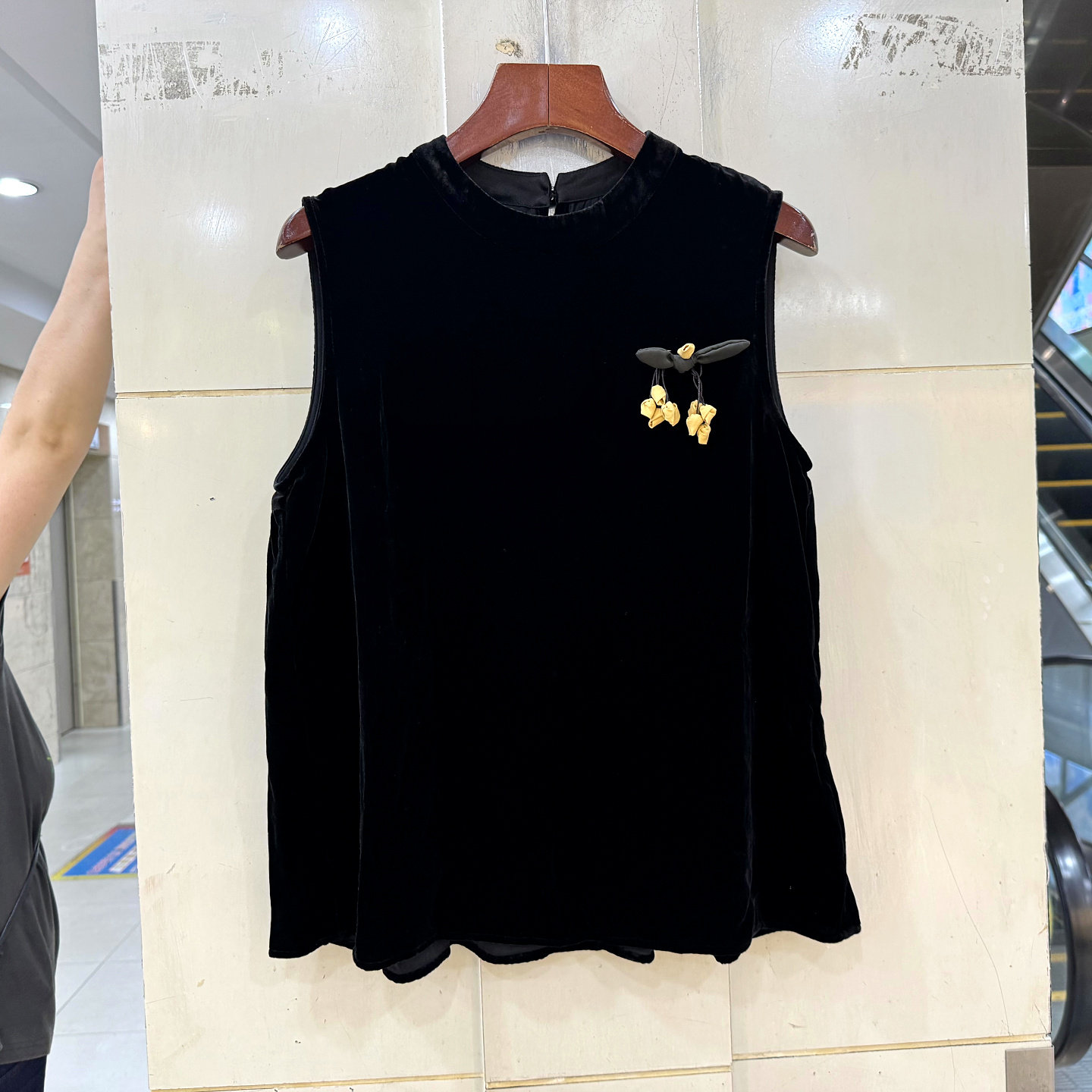 37484 流苏小辣椒胸针圆领休闲舒适无袖真丝丝绒马甲上衣小衫夏装