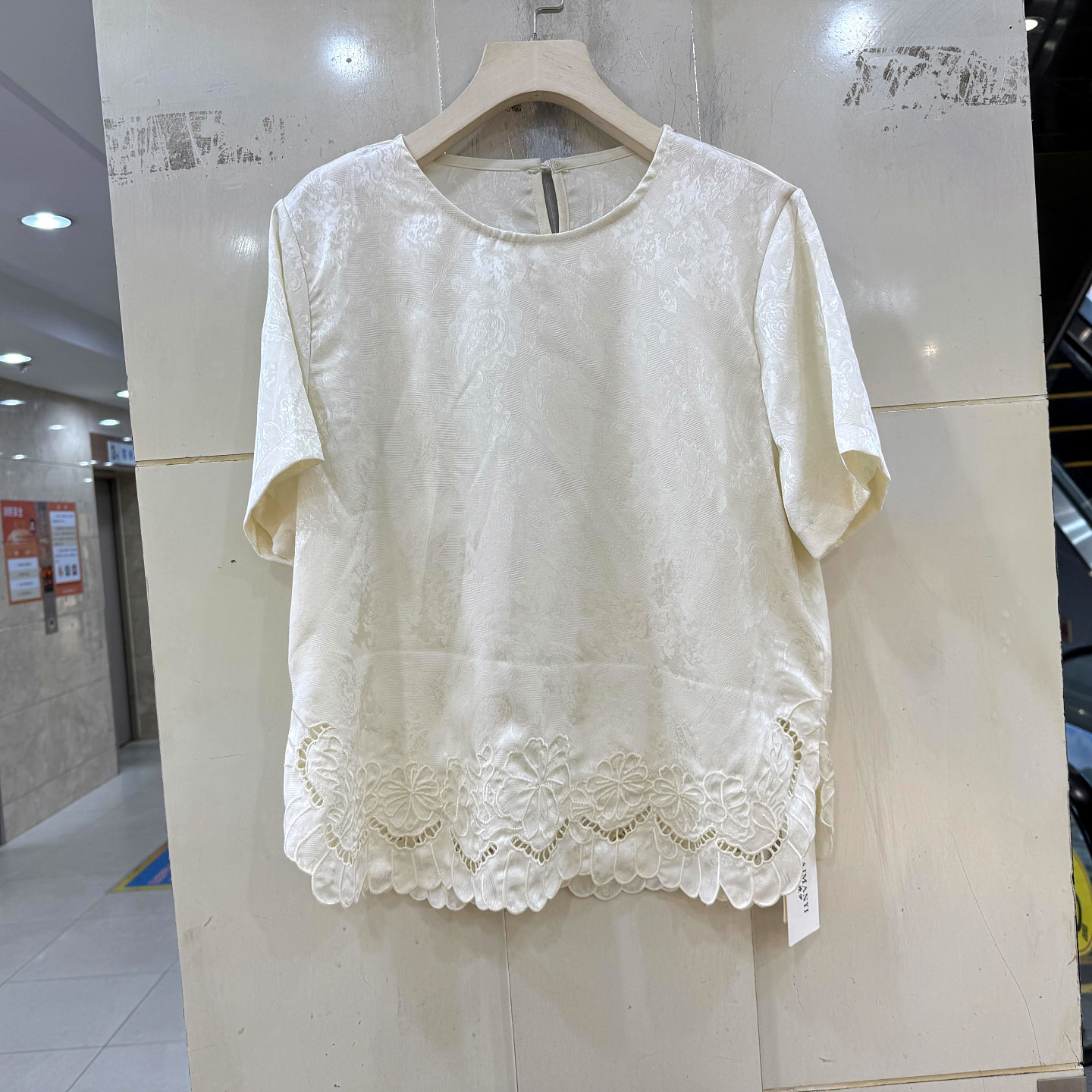 艾嫚伊6226 下摆蕾丝刺绣花圆领复古提花国风减龄衬衫上衣欧货夏
