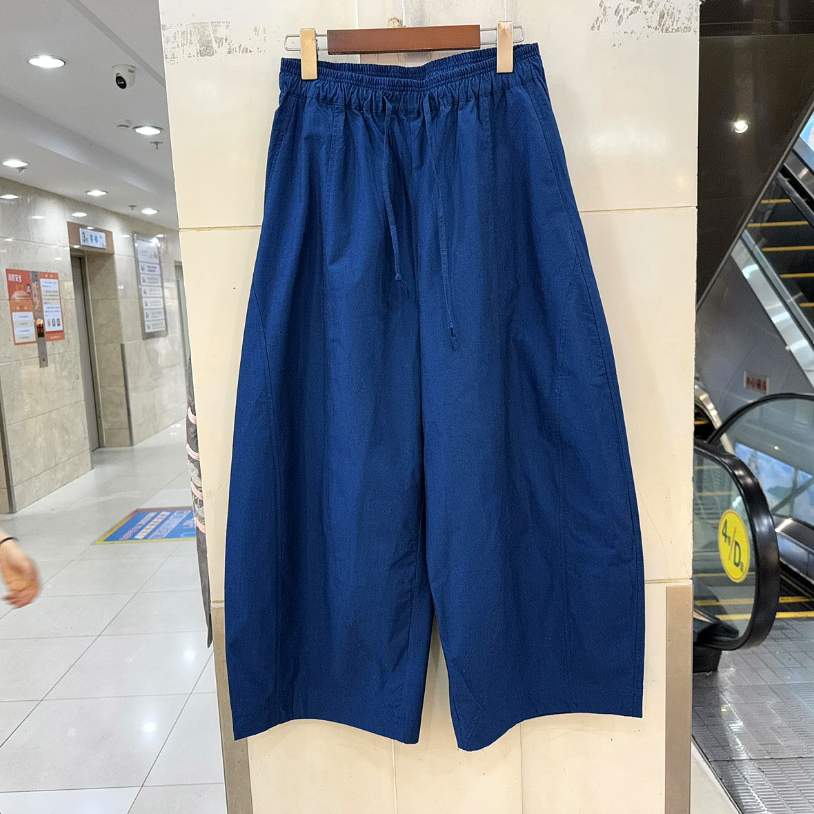 22886 欧洲站春装2026新款时尚抽绳松紧腰休闲宽松气球裤九分裤女