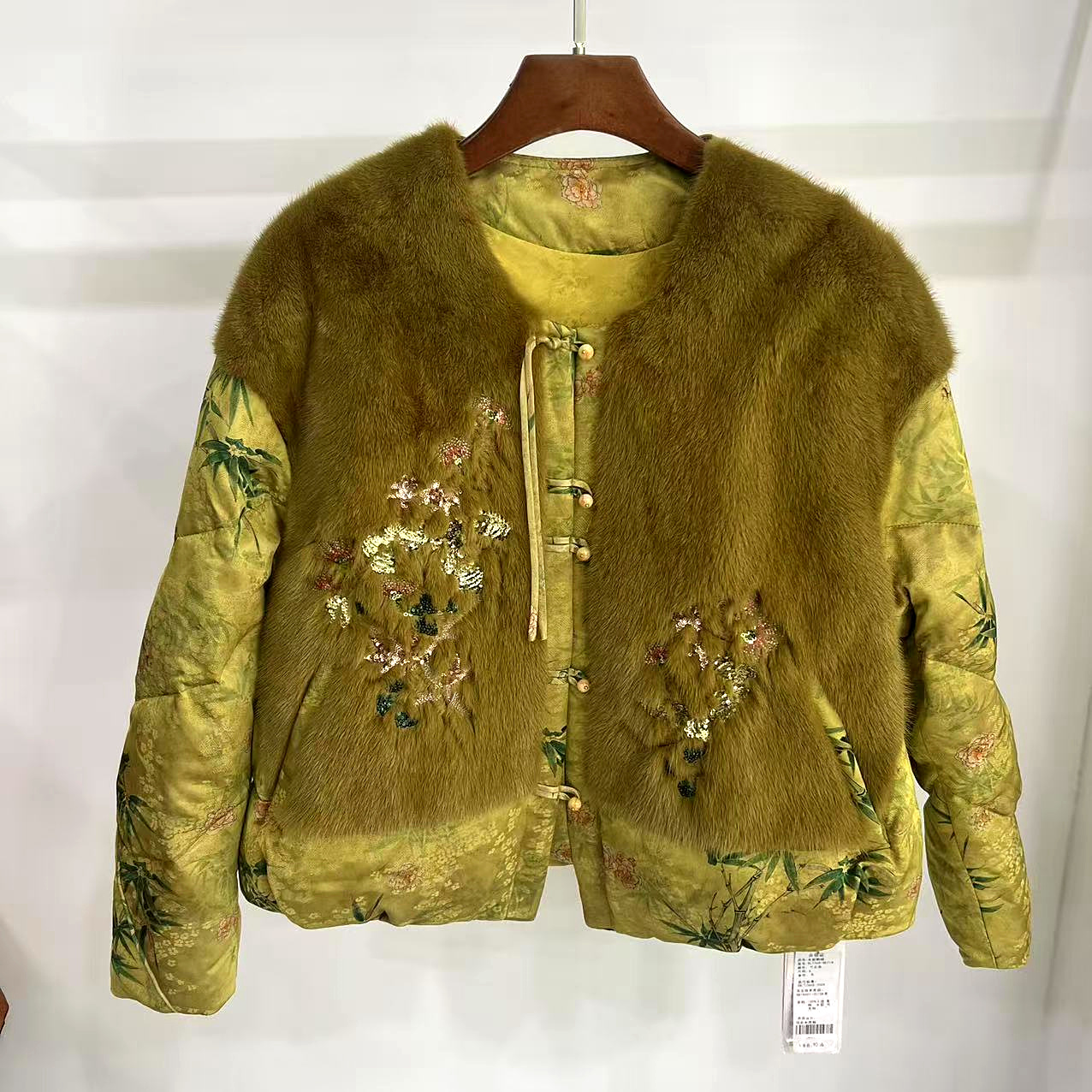 BLT265-BE218水貂毛短鹅绒服