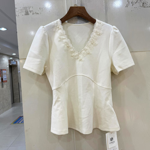 衣佳佰分68A20蕾丝V领T恤