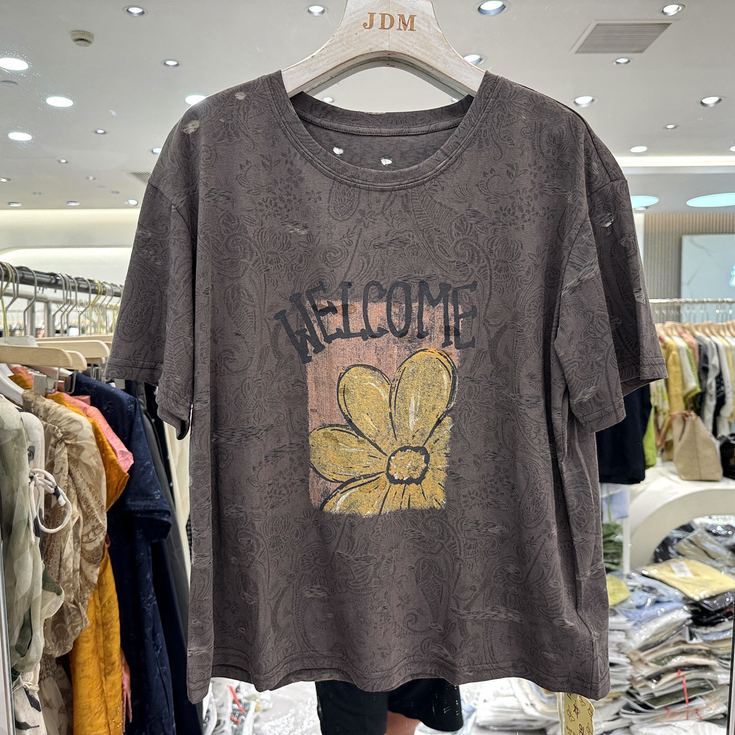曼伊婷26105 字母黄花朵腰果花提花圆领休闲宽松短装T恤上衣夏装