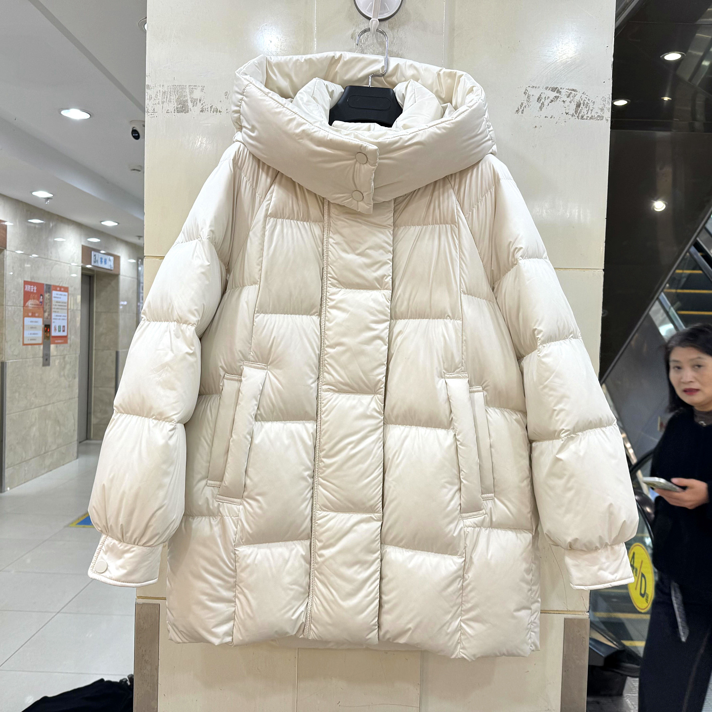 YRF-85073休闲连帽中长羽绒服