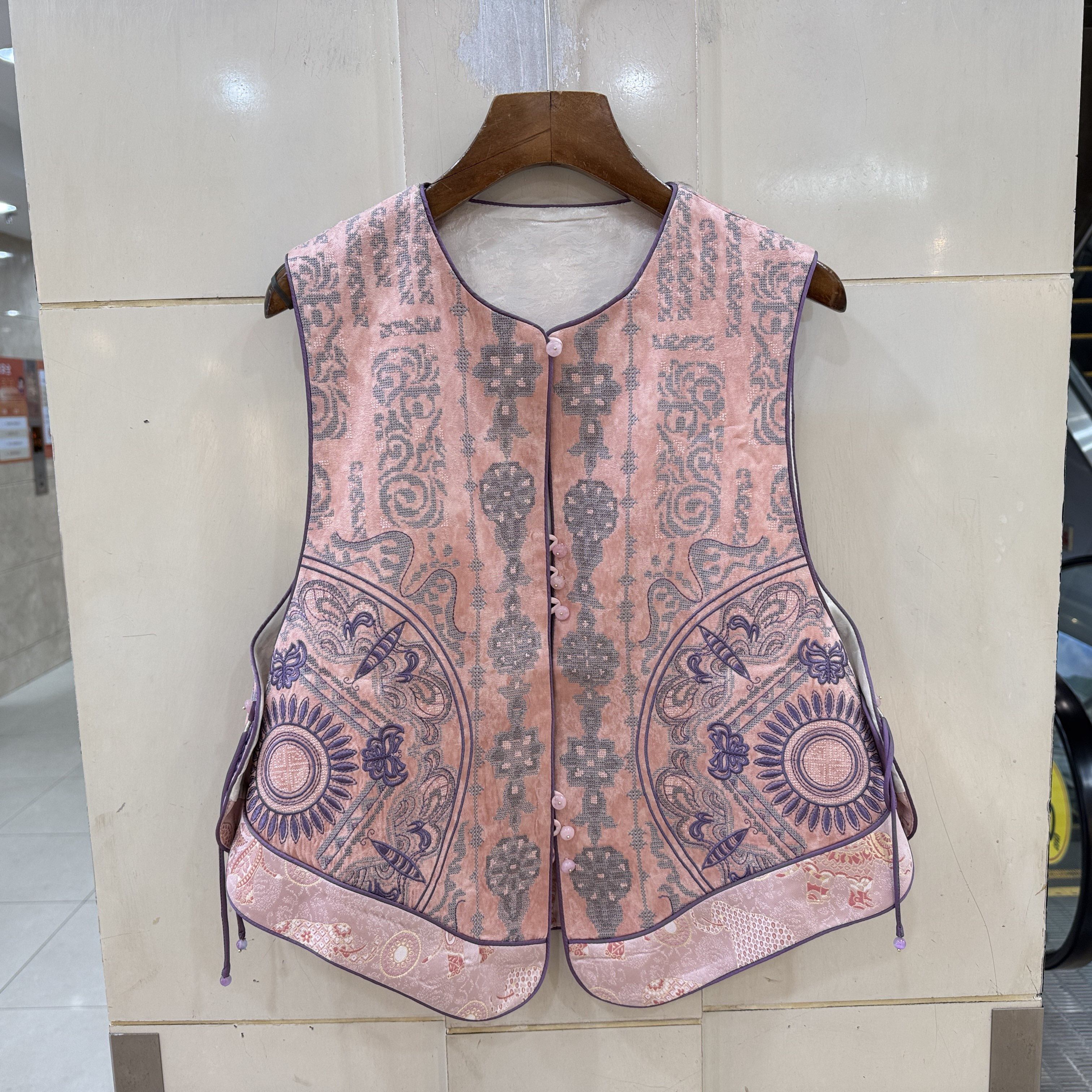 72192 欧货春装2026新款两侧流苏扣重工刺绣花人丝棉麻马甲外套女,女装/女士精品,马夹,淘宝优惠券,粉丝福利购,淘宝优惠卷