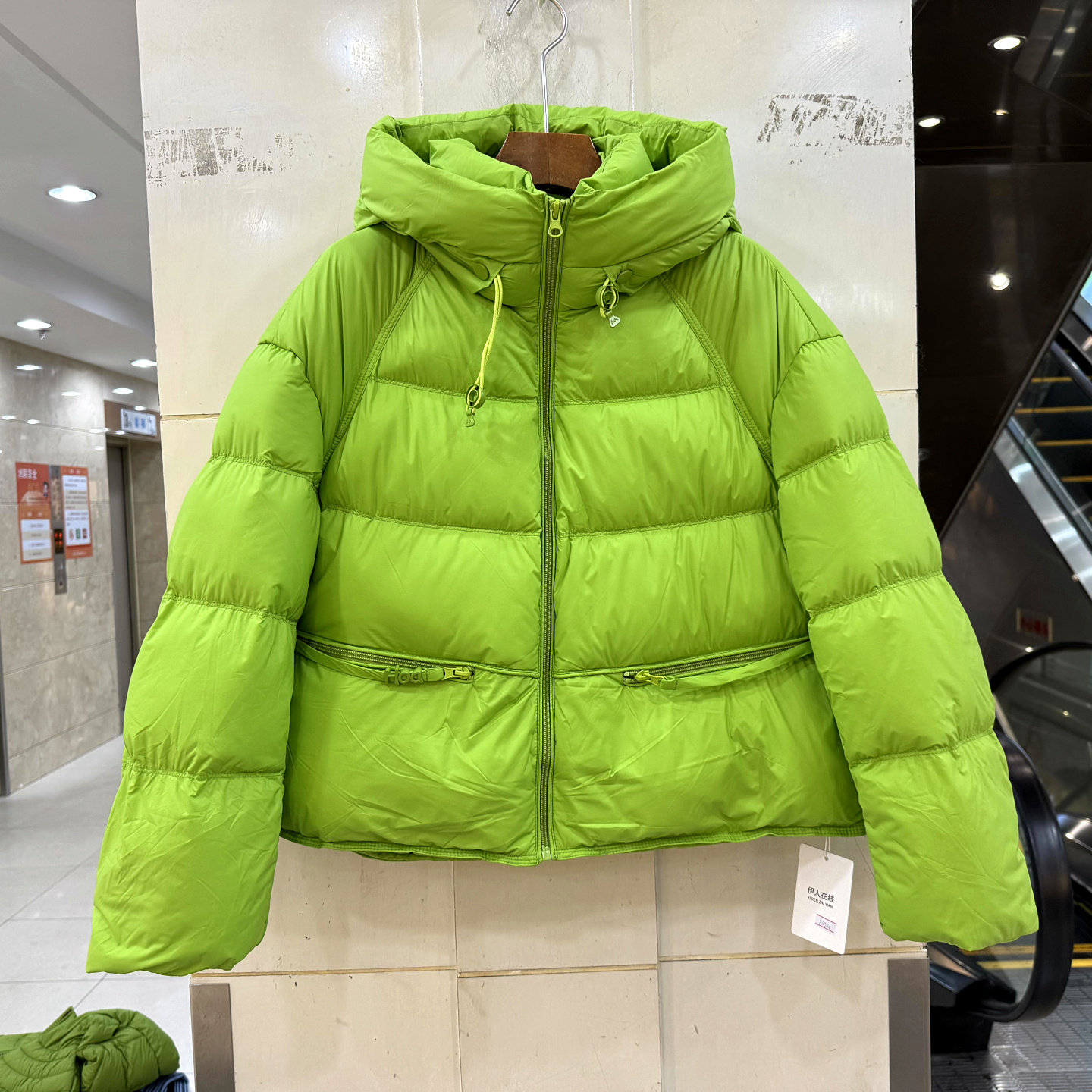 33-26004 拉链口袋设计感休闲连帽加厚短装羽绒服面包服欧货冬装