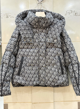 YY9503 欧洲站冬装2025款时尚高级感字母花连帽加厚短装羽绒服女