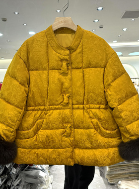 可可锐丽85191 蝴蝶结三粒扣狐狸毛袖口抽绳腰提花小个中长羽绒服