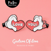 原创可爱情侣卡通比心手势迪士尼粉米奇爱心金属徽章胸针一对pin