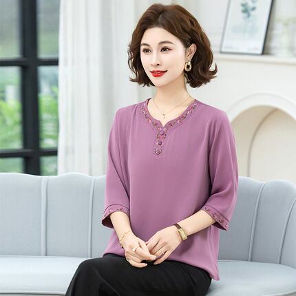 中老年人女装妈妈宽松大码刺绣七分袖T恤女夏季新款洋气显瘦上衣