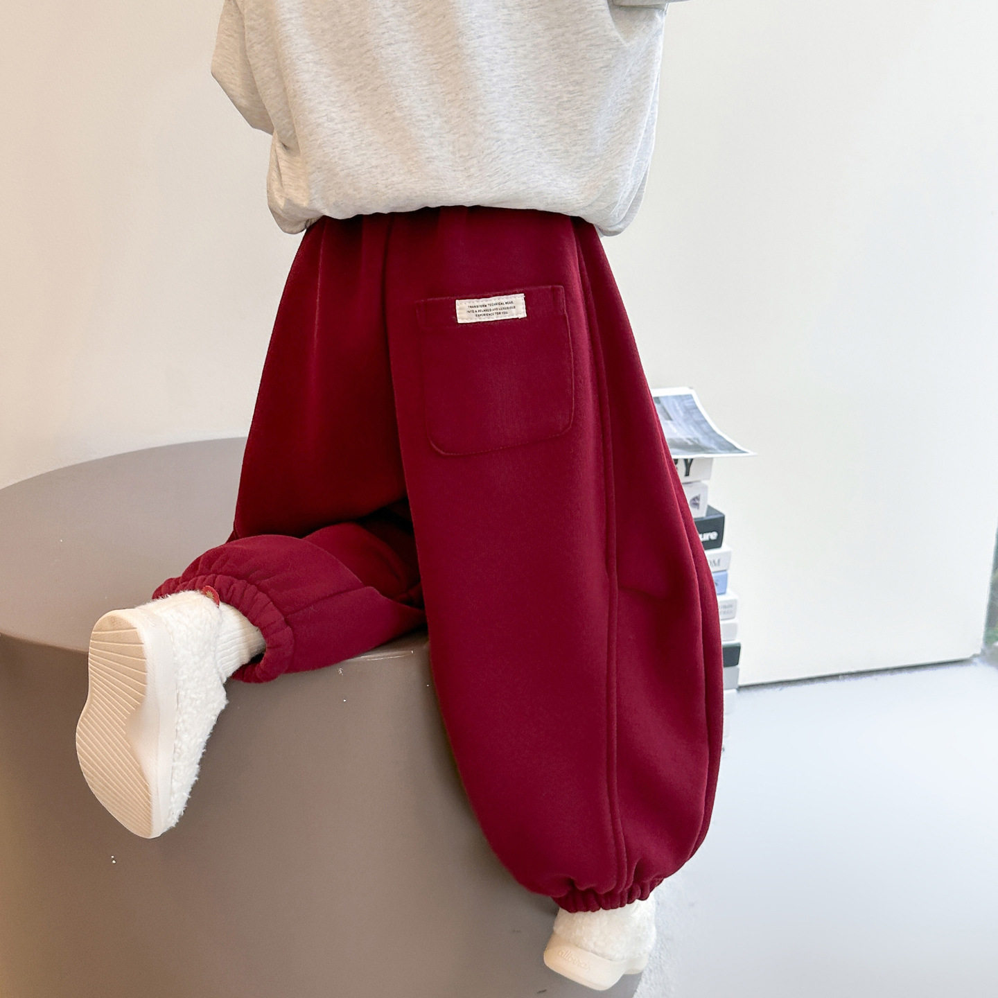 韩版男女童贴标加绒弯刀裤2025年冬季新款洋气校园卫裤网红童装潮