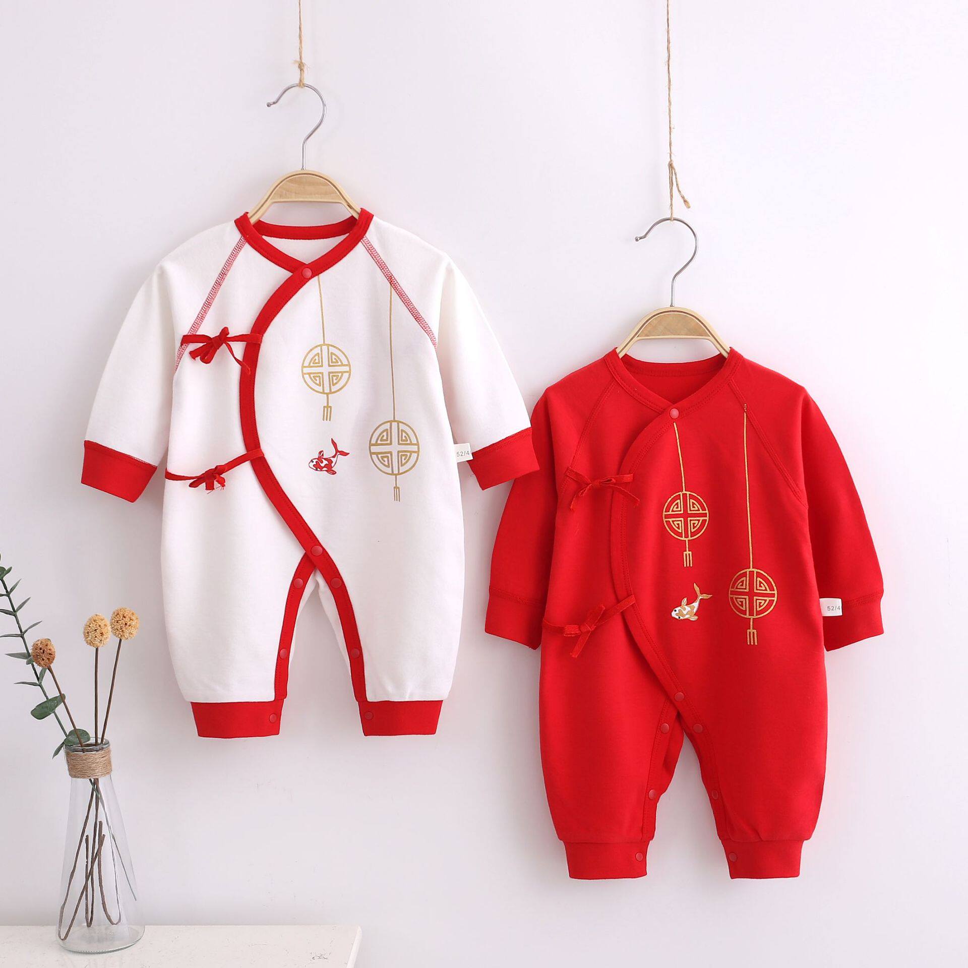 婴儿满月服男女宝宝过年大红色连体衣中国风绑带和尚服新生儿衣服