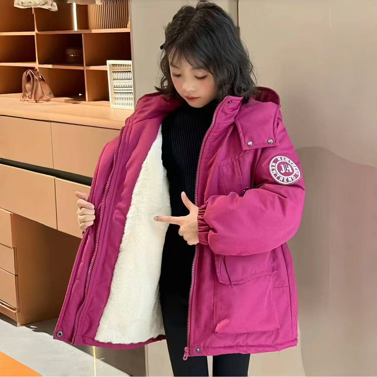 2025新款女童加绒加厚保暖棉服洋气儿童夹棉中大童冲锋衣外套棉衣