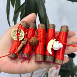 野生桃木棍枝平安绑红绳护身符婴儿童宝宝孕妇防吓惊驱别针挂件