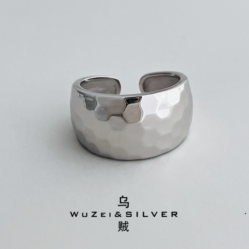 WZ&SILVER设计师款通体S925银镀铑金流光锤纹宽面戒指高级简约