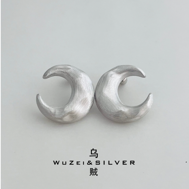 WZ&SILVER设计师款通体S925银镀铑金拉丝月牙耳钉高级简约百搭,饰品/流行首饰/时尚饰品新,银饰耳饰,淘宝优惠券,粉丝福利购,淘宝优惠卷
