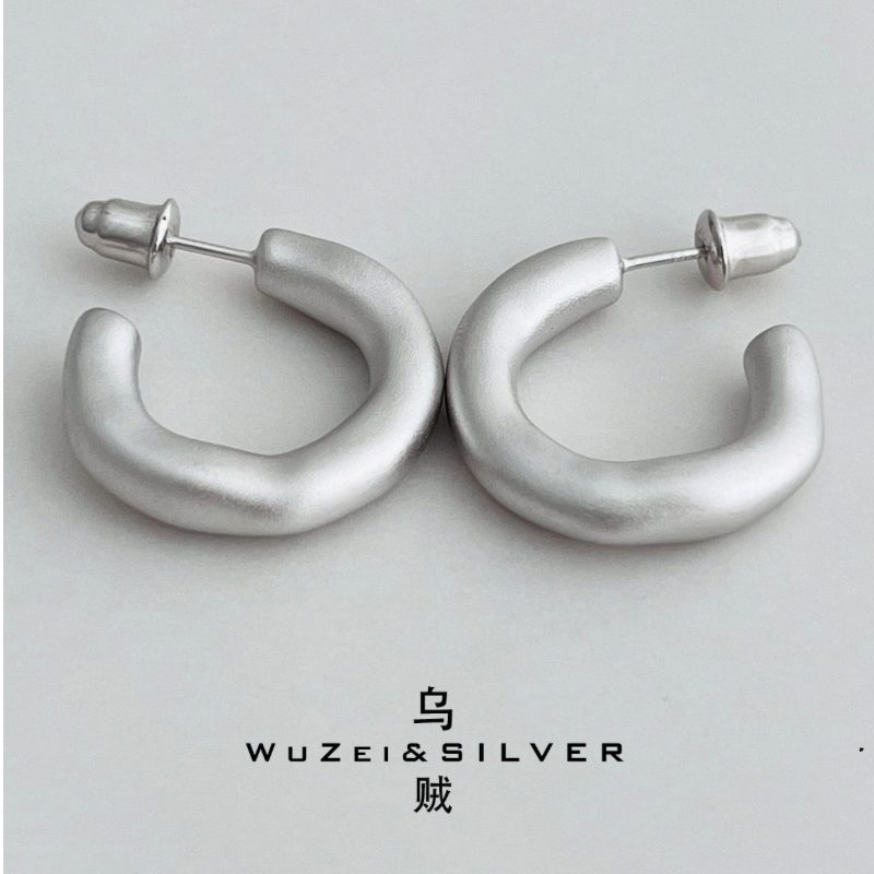 WZ&SILVER设计师款通体S925银镀铑拉丝面C形耳钉高级简约百搭,饰品/流行首饰/时尚饰品新,银饰耳饰,淘宝优惠券,粉丝福利购,淘宝优惠卷
