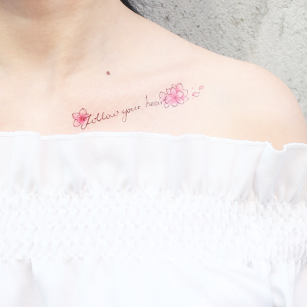 樱花纹身贴防水女性感胸部淡雅花朵组合英文个性仿真持久纹身贴纸