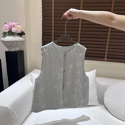 “碧落”2025春款温柔显白立体绣花亮片刺绣马甲坎肩