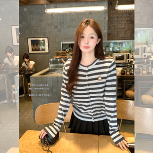 钟菲菲毛衣女2026新款秋冬高级感条纹宽松针织开衫内搭可外穿羊毛