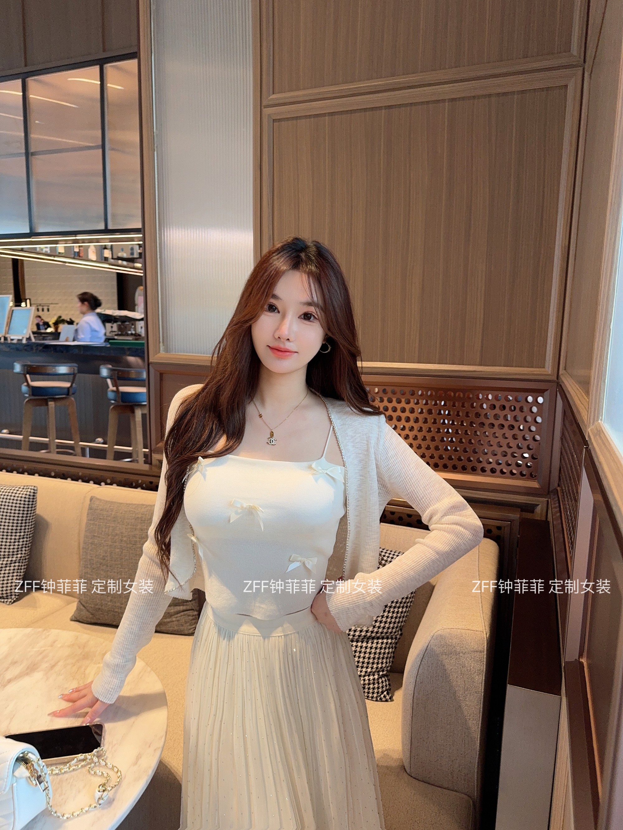 现货带胸垫冰丝针织衫绝美吊带背心女夏外穿2025新款无袖上衣内搭