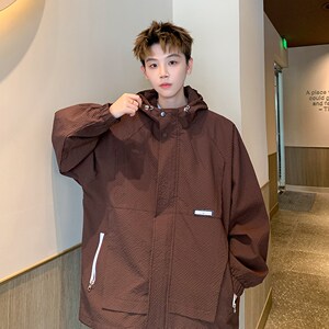 港风2025新款印花连帽帅气外套冲锋衣潮男休闲夹克 6632 P88控118图片
