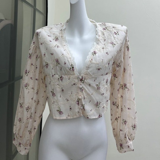 甜美印花镂空衬衣上衣