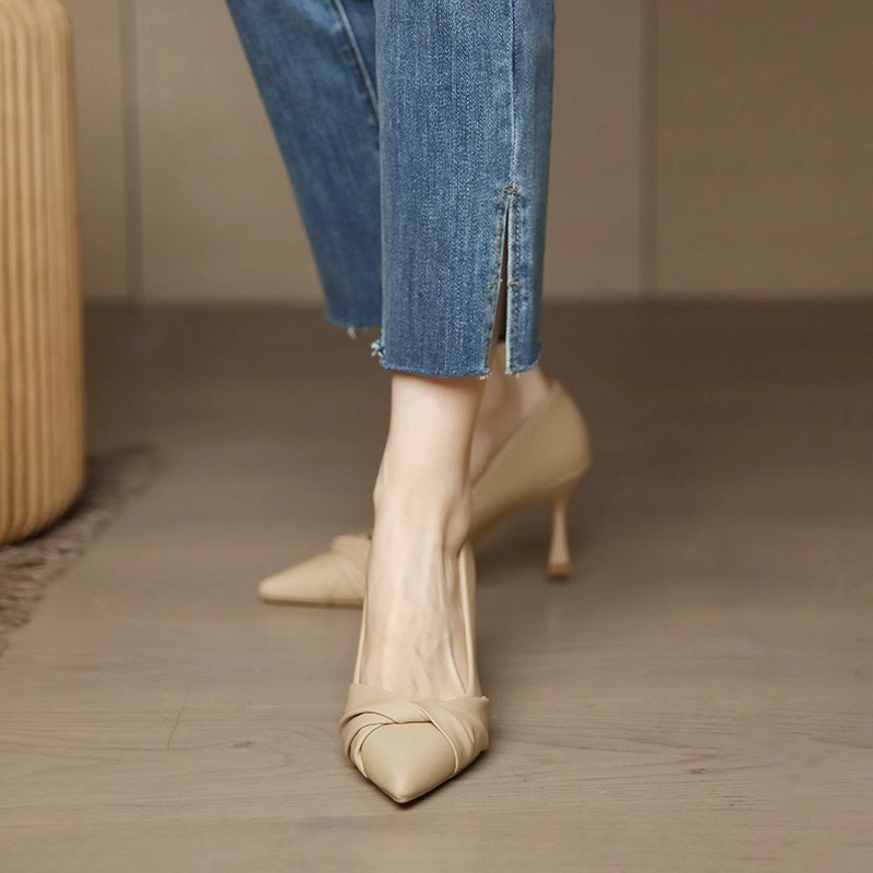 新款伴娘鞋不累脚气质低跟高跟鞋