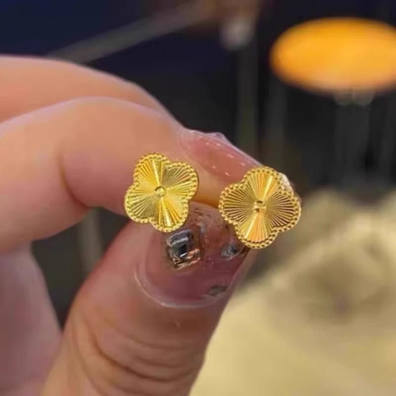 玖凤祥999足金包银耳钉女黄金镭射四叶草5G工艺生日情人节