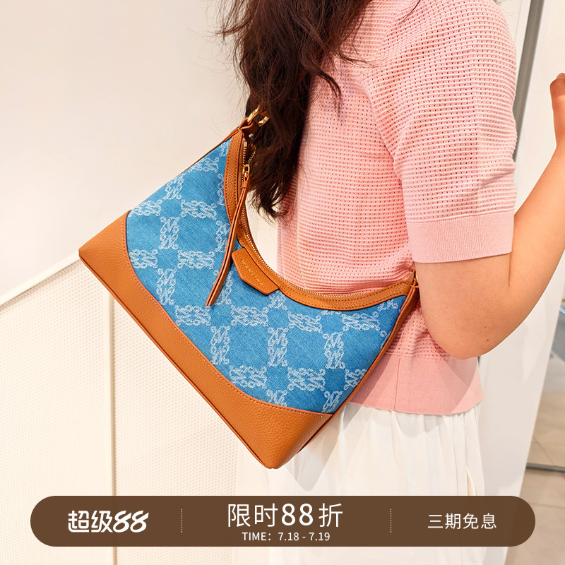 万里马2025新款丹宁牛角包法棍包休闲通勤托特包女单肩斜挎腋下包
