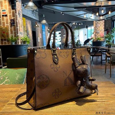 香港2025新款奢侈品名牌专柜正品真皮单肩斜挎包手提托特女包