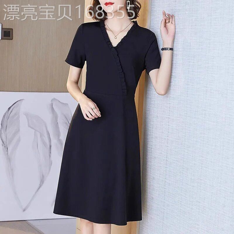 微胖妹妹大码高端连衣裙2026新款夏季女装遮肚子显瘦V领小黑裙潮