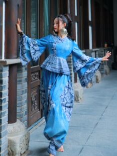 套装 锦秀儿原创牛仔布拼接蜡染印花布双层袖 荷叶边上衣补丁哈伦裤