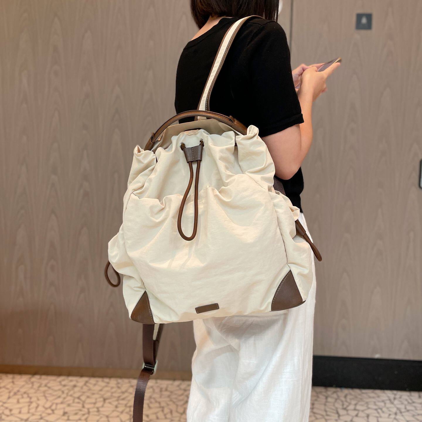外出小众高颜值双肩包女2026新款轻便女士背包高级旅游大容量通勤图片