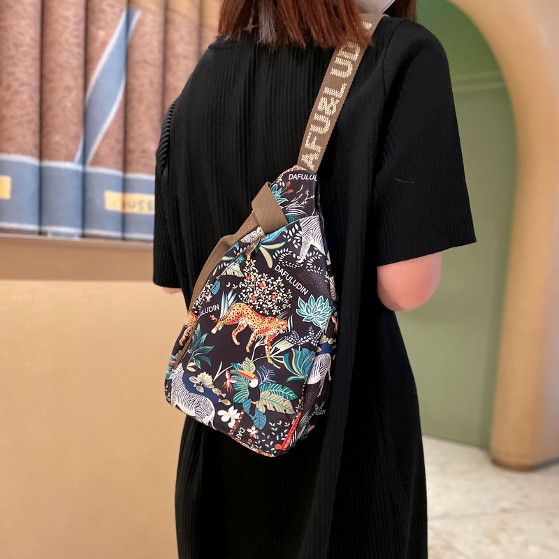 轻便包包女2025新款洋气百搭女士斜挎包休闲胸包流行时尚超火