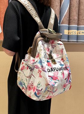 超火轻便旅游双肩包女2026新款时尚女士背包高级牛津布休闲外出大