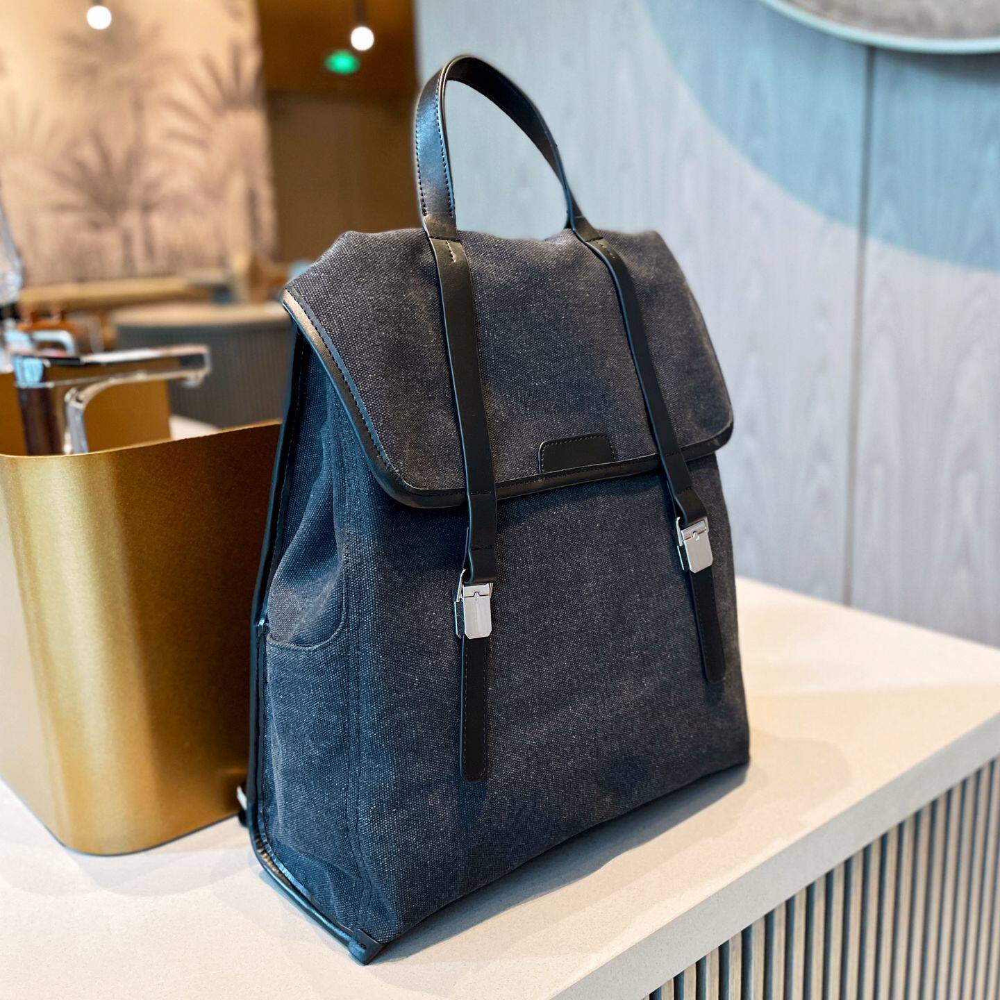 高颜值通勤双肩包女2025新款轻便帆布时尚女士背包高级旅游超火大