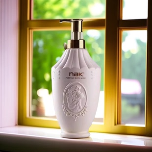 nak奢享香水滋润沐浴乳清洁保湿 补水甜蜜诱惑600ml持久留香沐浴露