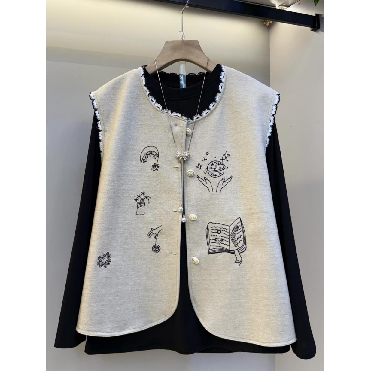 2025冬季新款大码女装时尚卡通休闲百搭气质减龄显瘦马甲内搭上衣