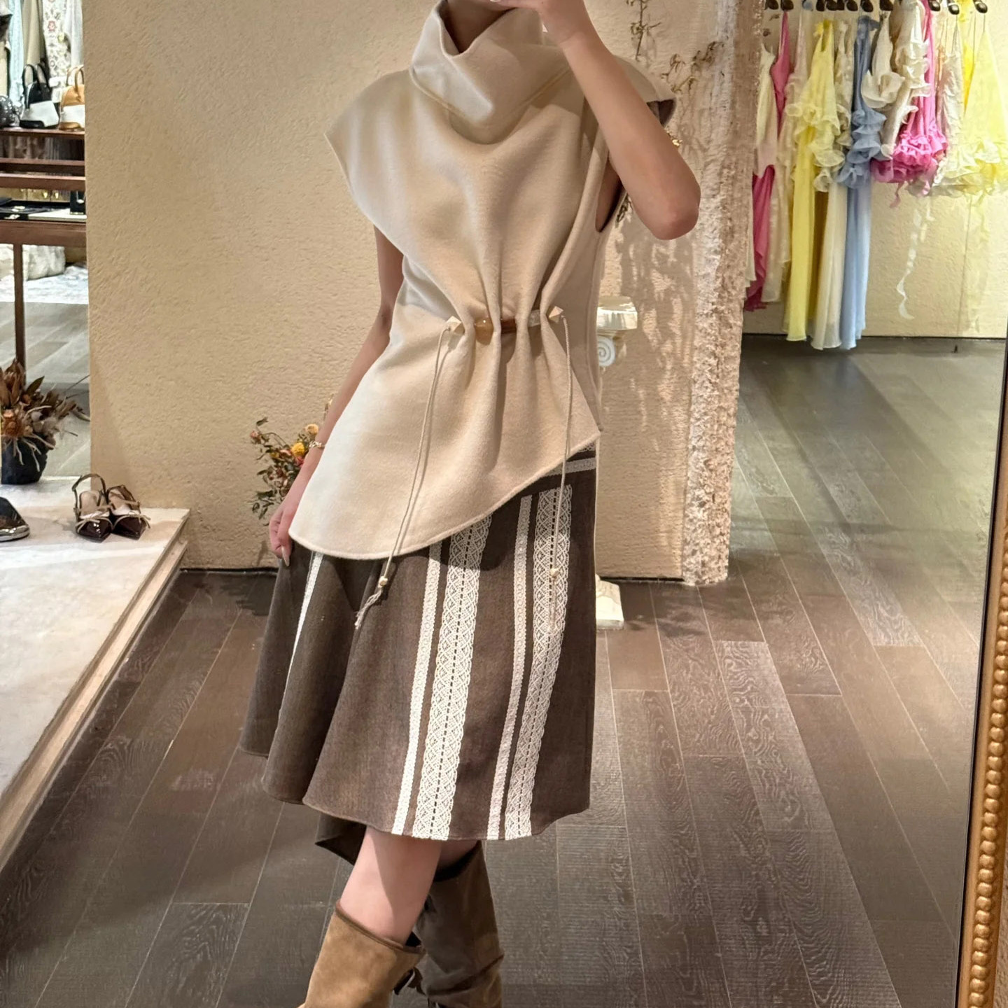 定制25早秋新款复古设计感高领串珠无袖上衣+羊毛蕾丝花边半身裙