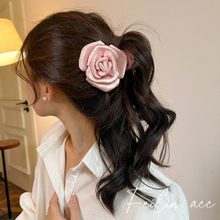 布艺缎面玫瑰花抓夹法式 高级感鲨鱼夹发夹发饰头饰新后脑勺发抓女