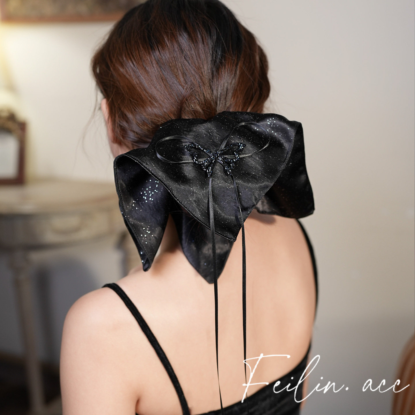 《蝶翎金辉》黑色缎面蝴蝶结方巾发圈高级感丸子头低马尾头花发饰