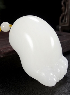 知足常乐手玩件新疆和田玉籽料