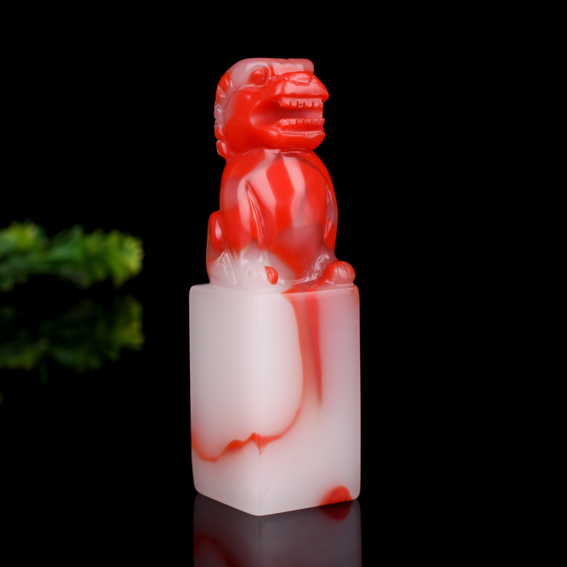 新品天然鸡血玉印章和田玉石印章原石摆件文房四宝雕刻玉狮镇尺