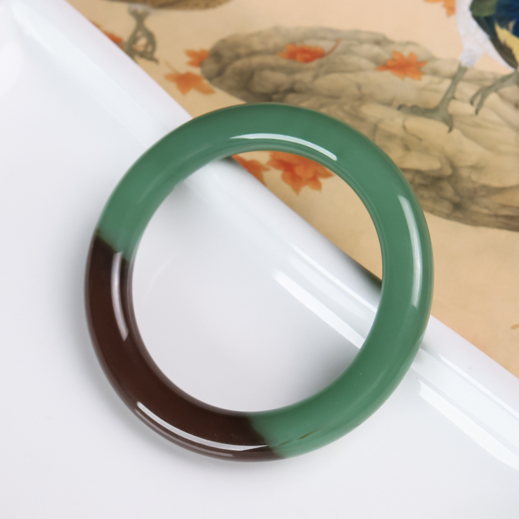 新疆和田玉女款圆条手镯