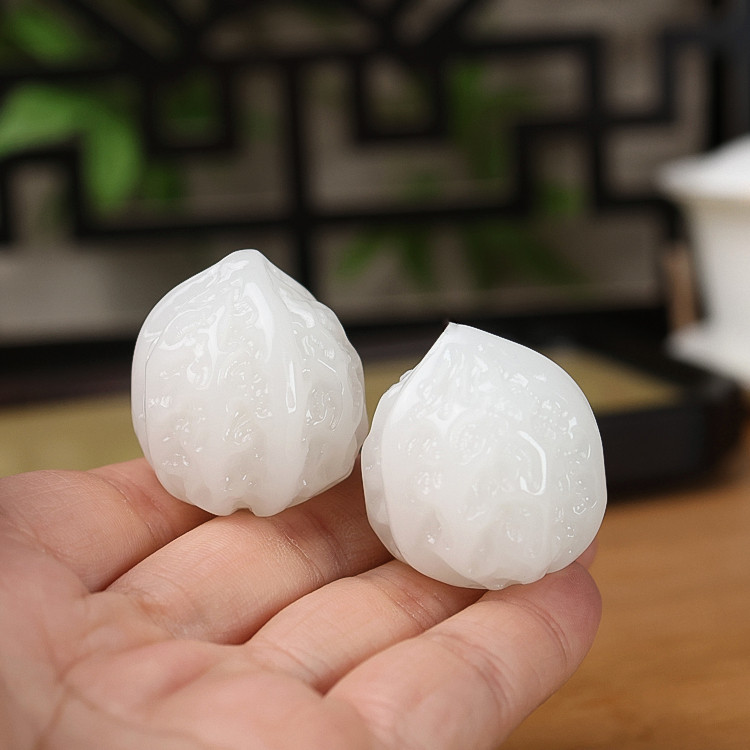 天然新疆和田玉核桃手把件羊脂玉核桃健身球实心手球玩件把玩件