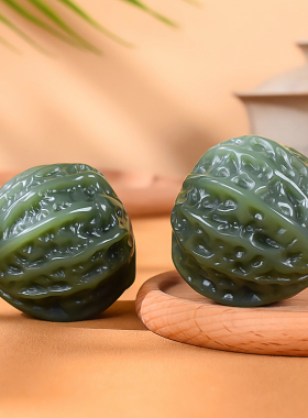 天然新疆和田玉核桃手把件