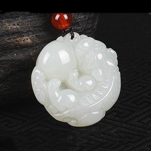 天然新疆和田玉白玉籽料貔貅吊坠