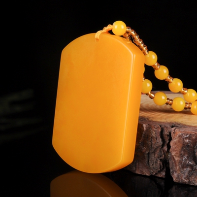 正品新疆和田玉牌子挂件和田黄玉