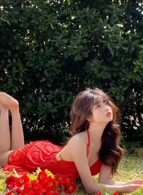 显白纯欲少女半藏森林复古港风挂脖吊带露背高腰连衣裙甜美酒红仙